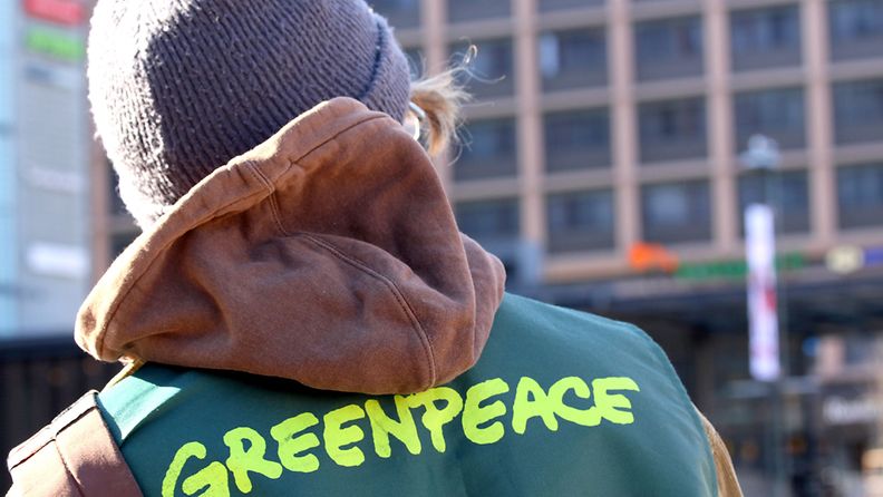 Greenpeacen feissari Helsingissä.