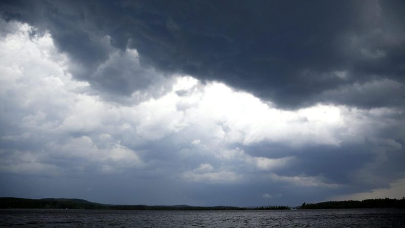 Saderintama Leppävedellä Jyväskylässä torstaina 31. heinäkuuta 2014.