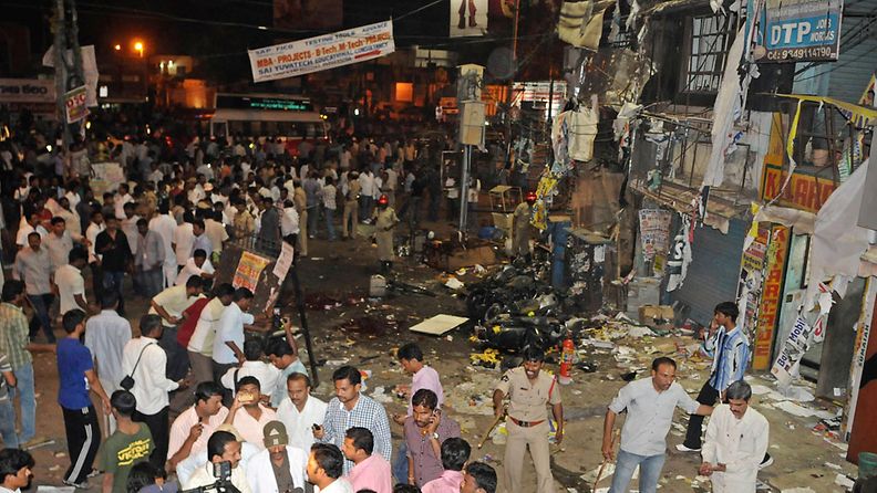 Intiassa kaksoispommi-isku on vaatinut useita kuolonuhreja eteläisessä Hyderabadin kaupungissa.   