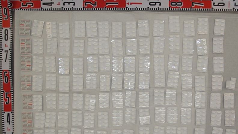 Rikollisryhmän epäillään salakuljettaneen Suomeen viime vuonna yli 3 000 Subutex–tablettia sekä hankkineen välitettäväksi ekstaasitabletteja ja useita kiloja kannabista eri muodoissa. 