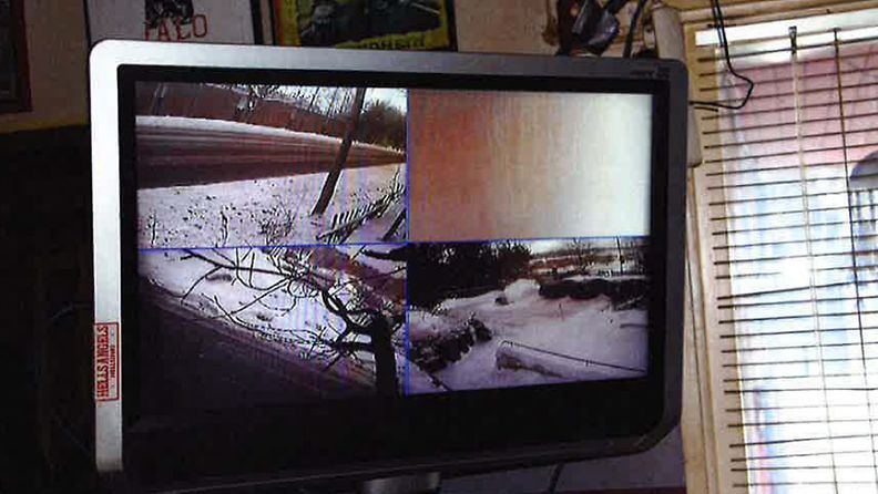 Valvontakemeroiden kuva välittyi monitoriin. 