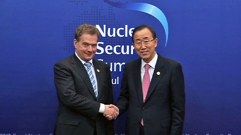 Presidentti Sauli Niinistö ja YK:n pääsihteeri Ban Ki-Moon Soulissa.