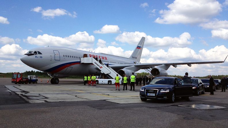 Presidentti Putinia kuljettanut lentokone saapui Turun lentoasemalle.
