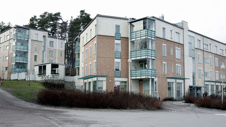Kerrostaloja Kirkkonummen keskustassa. ||| Blocks of flats in the centre of Kirkkonummi. 