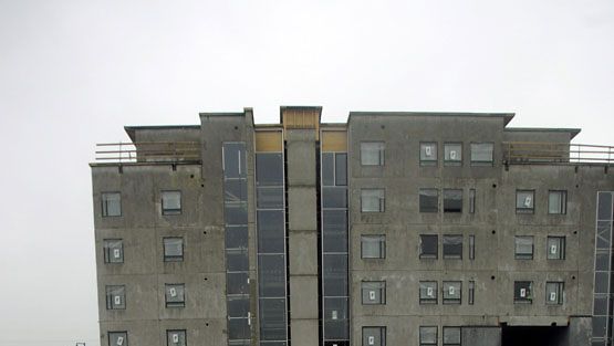 Rakenteilla oleva kerrostalo Vantaan Tammistossa 11. heinäkuuta 2007. Rakennusalan ylikuumenemisen oireet eivät näyttäneet jarruttavan asuntorakentamista vielä vuonna 2007, vaan uusia asuntoja valmistui yhtä paljon kuin vuonna 2006.