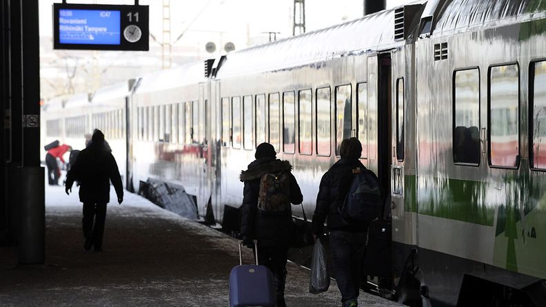 Pakkanen myöhästytti yön ja aamun junaliikennettä tiistaina 15. helmikuuta, kuva Helsingin Rautatieasemalta. 