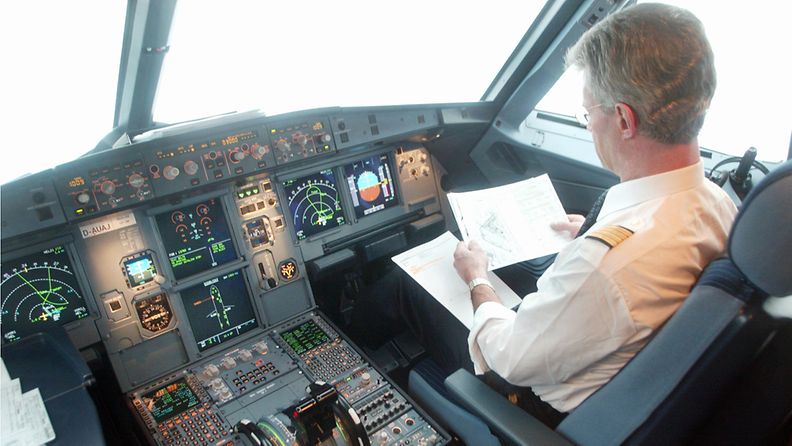 Suomen Lentäjäliitto on huolissaan lentäjien pitkistä työvuoroista. 