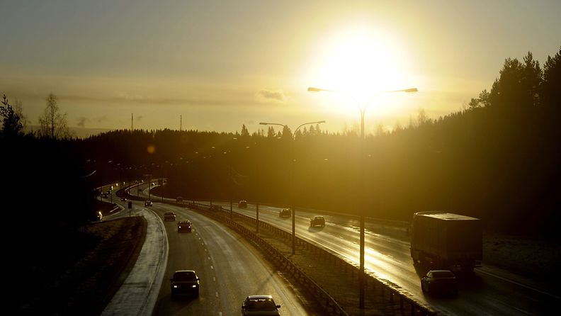 Liikennettä Kuopiossa 5 -tien varrella 27. joulukuuta 2011.