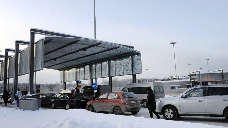 Autojono Nuijamaan rajanylityspaikalla 23. joulukuuta 2012.