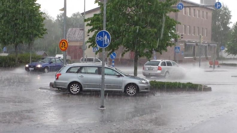 Kauhajoella satoi 2. kesäkuuta rankasti, jopa yli 50 millimetriä vuorokaudessa. Lukijan kuva: Ilmo Kujansivu