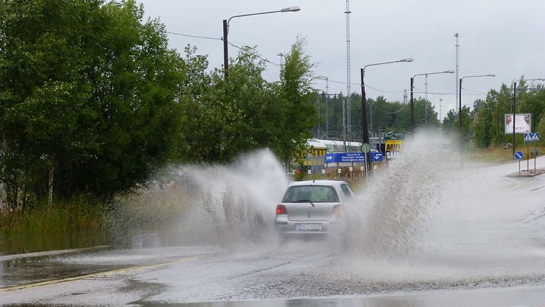 Helsingin Veturitiellä tulvi 14. elokuuta 2013.