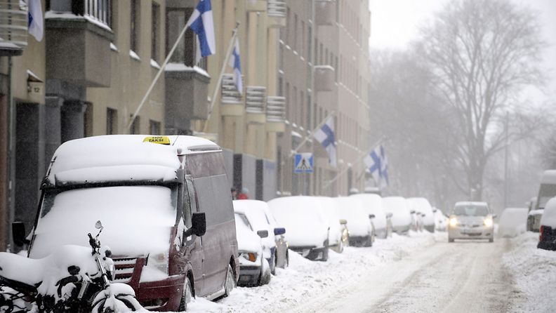 Lumipyry haittasi liikennettä Helsingissä itsenäisyyspäivänä 6. joulukuuta 2010.