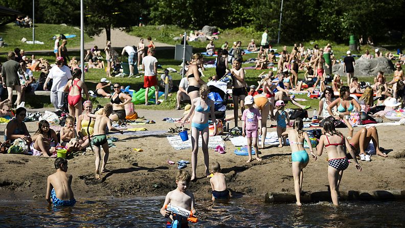 Vantaan Kuusijärvellä nautittiin lämpimästä säästä 23. kesäkuuta 2013.