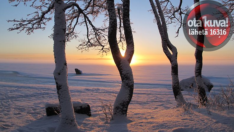 Auringonlasku Ahvensaaressa Vaasassa 9. tammikuuta 2013.  Lukijan kuva Matti Hietala