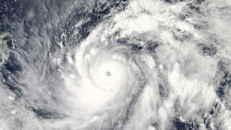 Supertaifuuni Sanba etenee Tyynellämerellä. Kuva: NASA