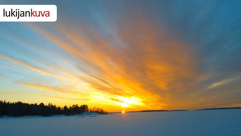 Auringonlasku Rauman saaristossa 18. tammikuuta 2013. Lukijan kuva: Vesa Tani 