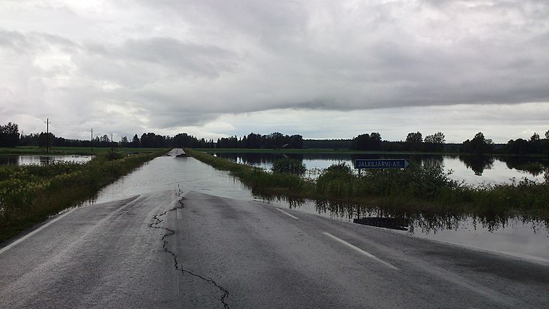 Tulvatilanne Jalasjärvellä 13.7.2012. Kuva: Tuomas Ala-Varvi