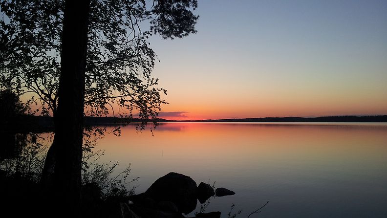 Auringonlasku Keiteleen Koivuselällä 25. toukokuuta 2013. Lukijan kuva: Juha Lastula