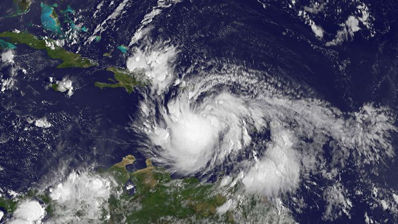 Trooppisen myrskyn Isaacin ennakoidaan voimistuvan hurrikaaniksi. Isaac Haitin ja Dominikaanisen tasavallan eteläpuolella 23. elokuuta 2012.