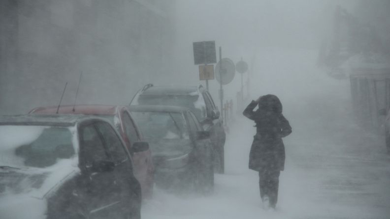 Antiksi nimetty myrsky pöllytti lunta Helsingin Ilmalassa 30. marraskuuta 2012.