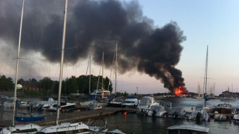 Tulipalo Liuskasaaressa Helsingissä 11. kesäkuuta 2013.