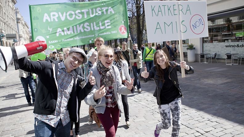 Amislaiset osoittivat mieltään Helsingissä 14.5.2012.