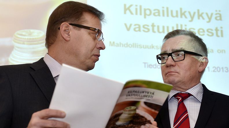 SAK:n puheenjohtaja Lauri Lyly ja STTK:n puheenjohtaja Mikko Mäenpää. 