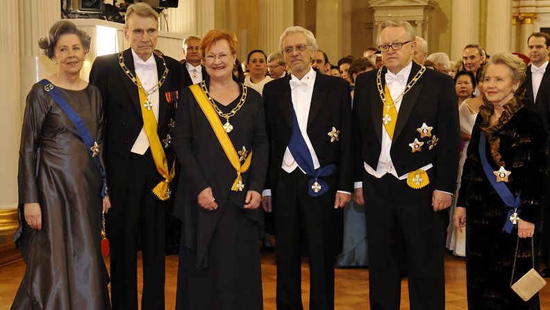 Presidentit puolisoineen: rouva Tellervo Koivisto ja Mauno Koivisto, Tarja Halonen ja Pentti Arajärvi sekä Martti Ahtisaari ja Eeva Ahtisaari itsenäisyyspäivän vastaanotolla presidentinlinnassa 6. joulukuuta 2008.