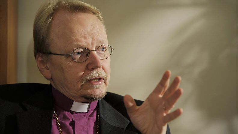 Arkkipiispa Kari Mäkisen mukaan virinnyttä palkkakeskustelua on syytä käydä myös kirkon kohdalla.