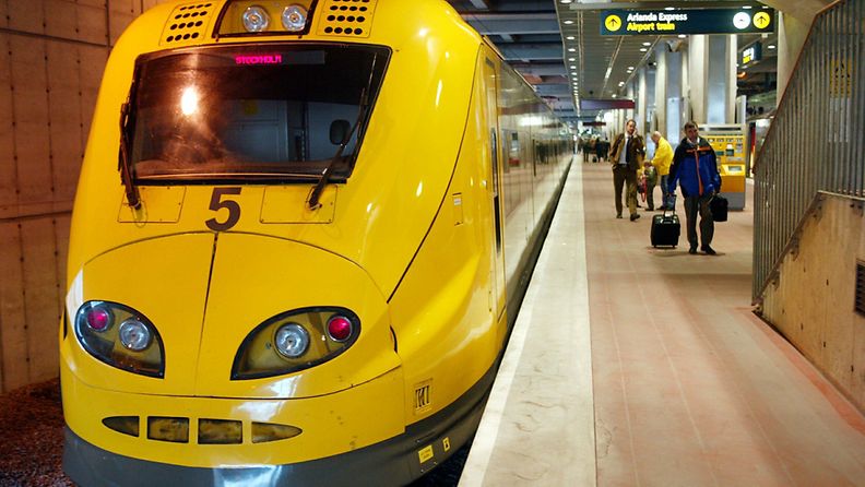 Arlanda Express pikajuna kulkee Tukholman keskustan ja Arlandan lentokentän välillä 20 minutissa.