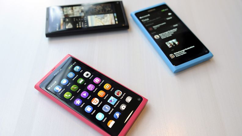 Nokia markkinoi N9-puhelinta ensimmäisenä MeeGo-puhelimenaan.