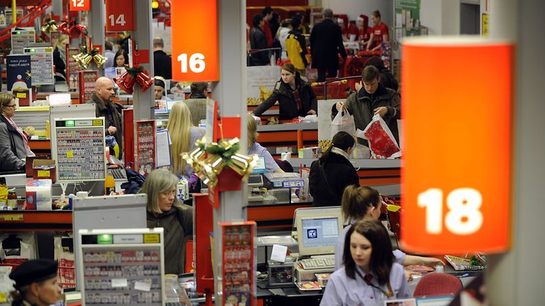 Ruoholahden Citymarketissa Helsingissä jouluostoksia tehtiin melko rauhallisissa tunnelmissa alkuillasta 22. joulukuuta 2008. Joulukaupan pahinta ruuhkaa on odotettu iltaviiden ja -seitsemän välillä jouluaattoa edeltävinä maanantaina ja tiistaina.