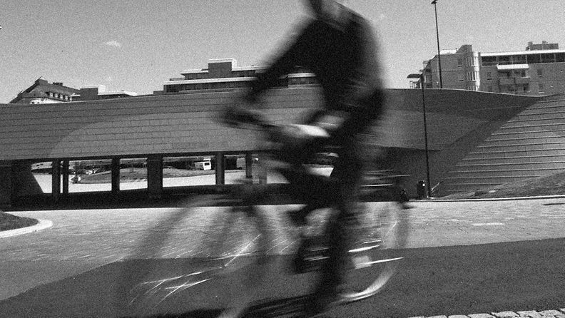 Polkupyörällä liikkunut alukkuvaras on iskenyt jo useita kertoja Lappeenrannassa. Kuvituskuva, kuvän pyöräilijä ei liity uutiseen.