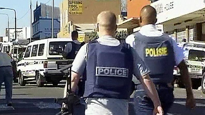 Poliiseja Eyelä-Afrikan Johanneburgissa. (arkistokuvaa)