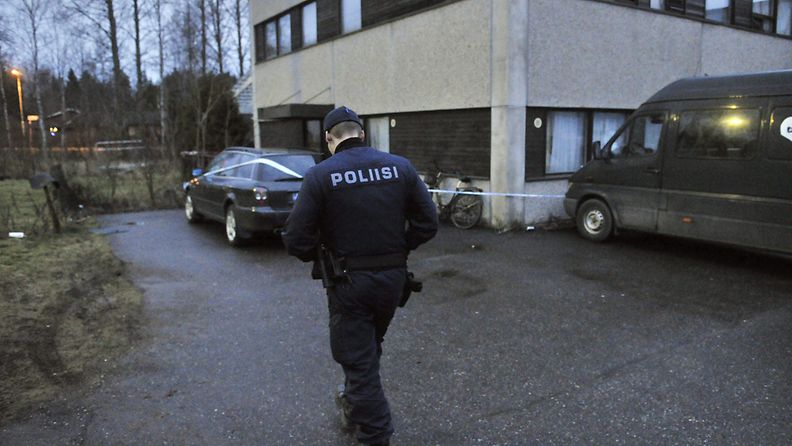 Poliisi piiritti taloa Järvenpäässä tiistai-aamuna 27. joulukuuta 2011. Pietolan teollisuusalueella teollisuuskiinteistössä sijaitsevassa yksityisasunnossa oli ammuttu aseella ja piiritykseen osallistui n. 30 poliisia. Tilanteesta ei tullut henkilövahinkoja. 