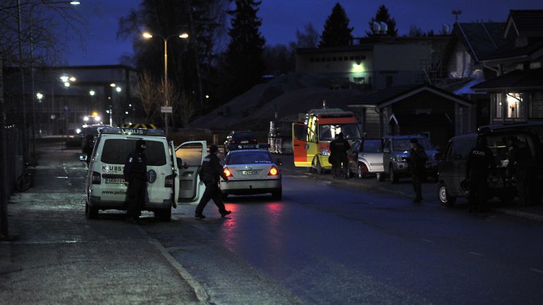 Poliisi piiritti taloa Järvenpäässä tiistai-aamuna 27. joulukuuta 2011. Pietolan teollisuusalueella teollisuuskiinteistössä sijaitsevassa yksityisasunnossa oli ammuttu aseella ja piiritykseen osallistui n. 30 poliisia. Tilanteesta ei tullut henkilövahinkoja. 