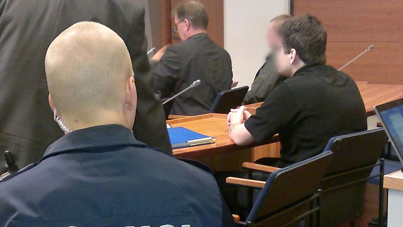 Jenna Lepomäen murhasta syytetyt miehet Pirkanmaan käräjäoikeudessa 5.6.2012