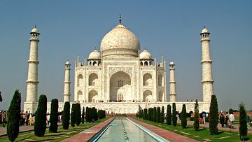 Taj-Mahal-by-Guilhem-Vellut