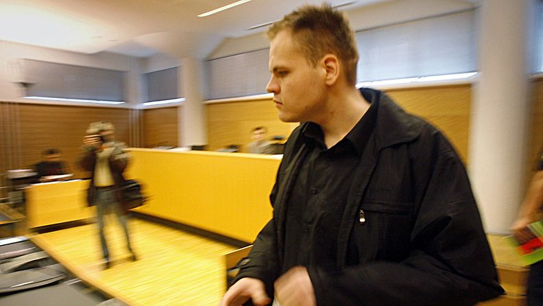 Helsingin käräjäoikeus aloitti 9. lokakuuta 2007 Tallinnan paloittelumurhaajaksi epäillyn, Pasi Markus Pöngän valelaskutuksen käsittelyn valmisteluistunnossa.