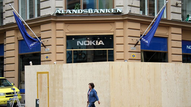 Nokia luo nahkaansa - Aleksin myymälä peittyi maanantaina remonttiaitojen taakse. Myymälä avataan seuraavan kerran syyskuussa. 