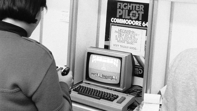 Raid Over Moscow eli Hyökkäys Moskovaan -videopeli Commodore 64 tietokoneella 21. helmikuuta 1985. 