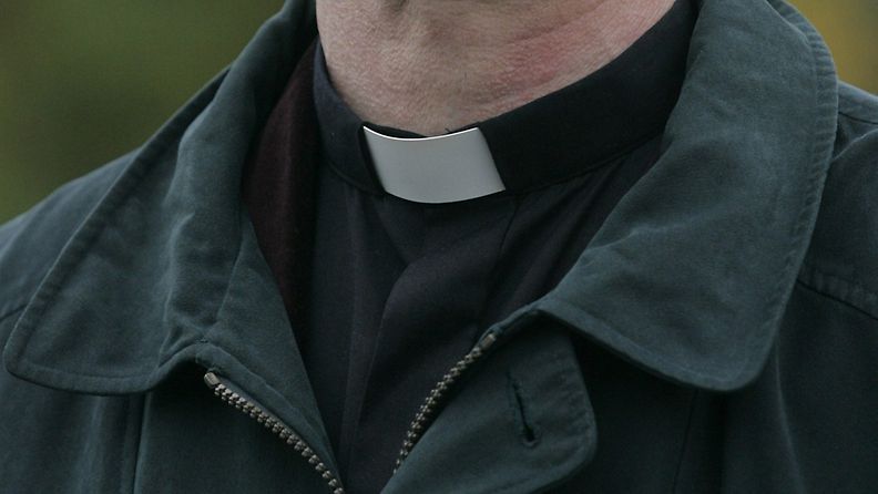 Ylivieskan kirkkoherra tuomittiin kymmeneen päiväsakkoon työsyrjinnästä. 