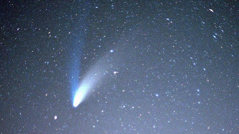 Hale-Bobb- komeetta. Hyvinkää, suopelto klo 01.20, 7.4.1997.