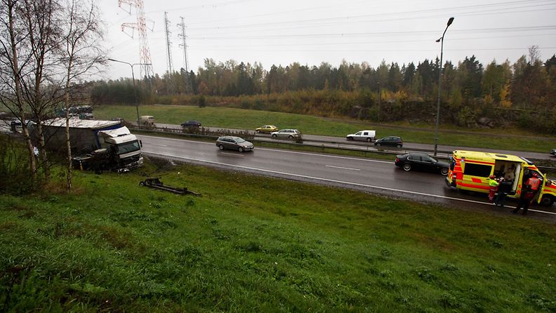 Rekka-auton ja traktorin onnettomuus Vantaalla 1. lokakuuta 2012.