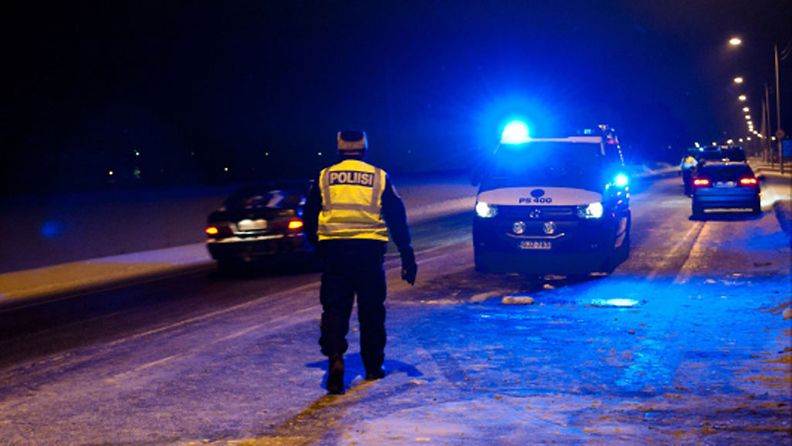  Kolme ihmistä kuoli ja kaksi loukkaantui liikenneonnettomuudessa Viitostiellä Lapinlahdella Pohjois-Savossa 20. tammikuuta 2012.