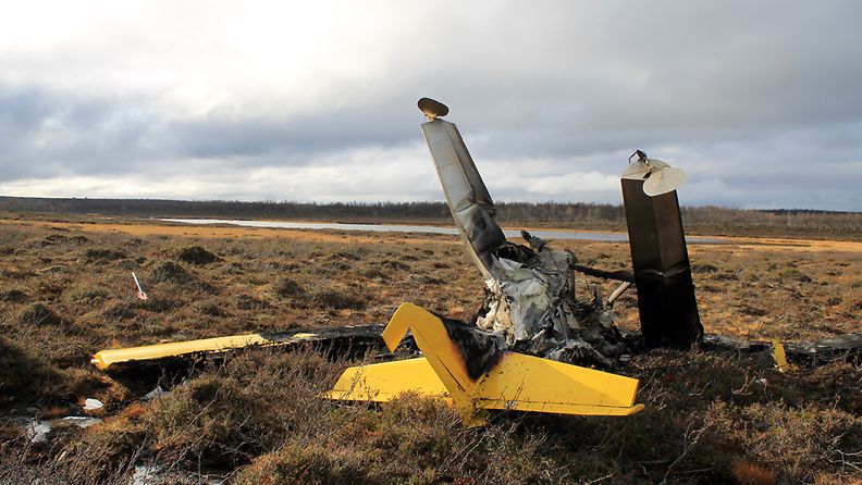 Ylä-Lapissa Utsjoelta lennolle lähtenyt ultrakevyt kaksipaikkainen kone tuhoutui onnettomuudessa täysin.