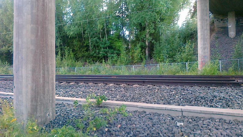 13-vuotias poika jäi IC-junan alle Sääksjärventien ylikulkusillan kohdalla Lempäälässä.