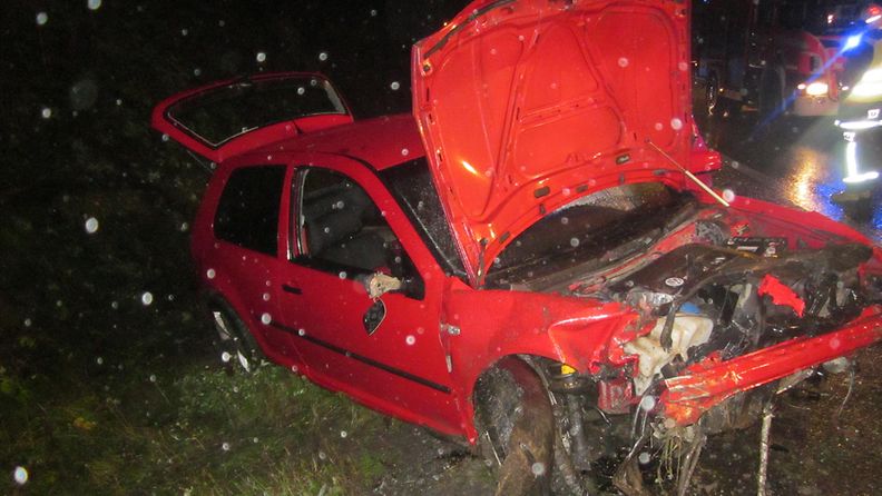 Neljä nuorta loukkaantui vakavassa liikenneonnettomuudessa Pirkkalassa ohitustiellä 2. syyskuuta 2012.