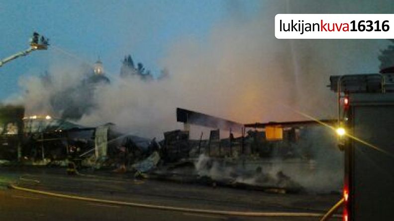 Kauppa paloi poroksi Leppävirralla 28. heinäkuuta 2012.