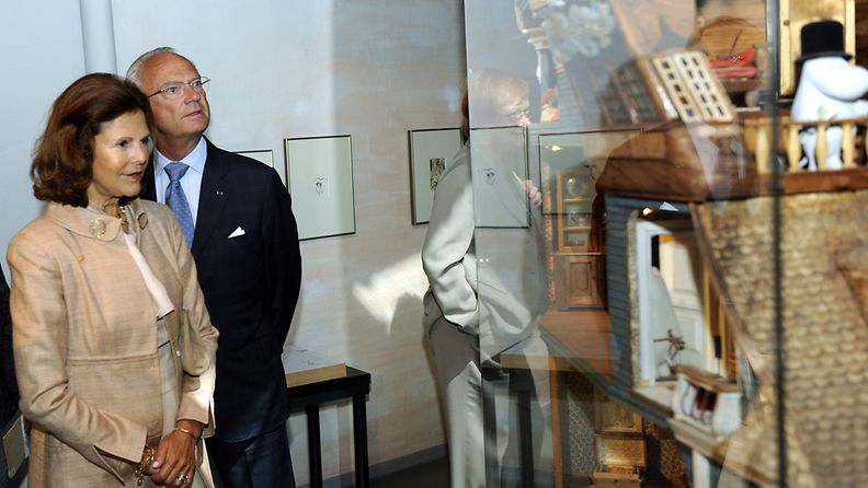 Ruotsin kuningas Kaarle XVI Kustaa ja kuningatar Silvia vierailivat Tampereen taidemuseon Muumilaaksossa 26. elokuuta 2009.